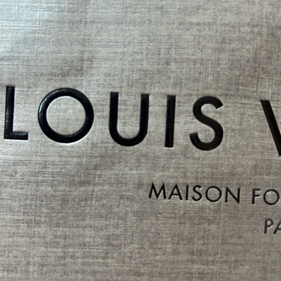 Paper GIFT BAG. From LV. Brown. - Picture 7 of 7